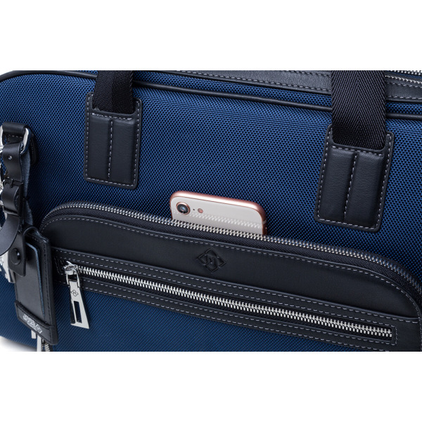 JMNY-Atlas-travel-bag-in-navy-blue-front-hidden-pocket
